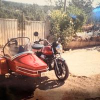 Moto Guzzi con carrozzetta