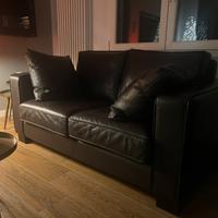 DIVANO E POUF IN PELLE PREGIATA