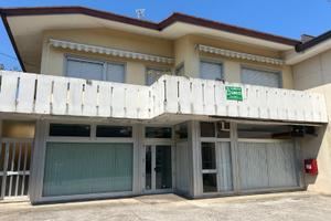 COMPLESSO IMMOBILIARE COMPOSTO DA LOCALE COMMER...
