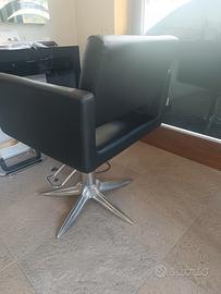 sedia  imbottita nera