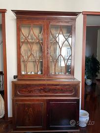 Vetrina /credenza in legno massello stile classico