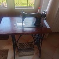 Macchina da cucire d'epoca Singer