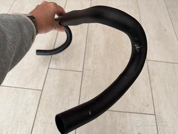 Manubrio bici gravel corsa