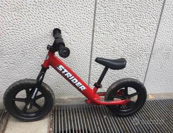 Bicicletta Strider senza pedali - rosso