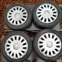 4 cerchi in acciaio R16 con copri cerchi