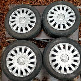 4 cerchi in acciaio R16 con copri cerchi