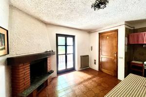 Accogliente appartamento con camino e balcone