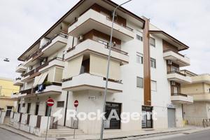 APPARTAMENTO LUMINOSO E SPAZIOSO CON BOX DOPPIO