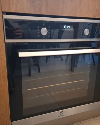 Forno Electrolux a vapore EOC5H40X