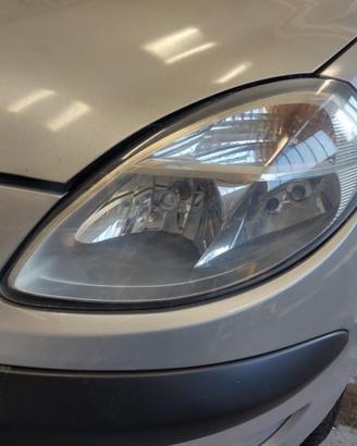 Proiettore sinistro LANCIA YPSILON del 2006