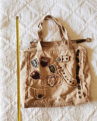borsa tela decorata con toppe 