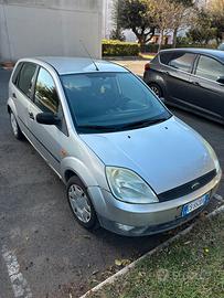 Ford Fiesta 2004 ADATTA PER NEOPATENTATI