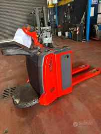 Transpallet elettrico con pedana uomo a bordo 2000