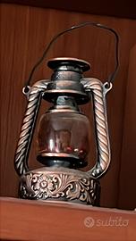 Accendino vintage a forma di lanterna