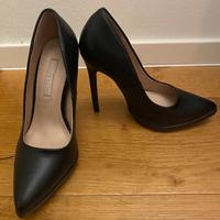 Scarpa col tacco nero