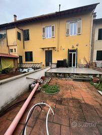 Villa di 140 m² con 5 locali e posto auto a Campi 