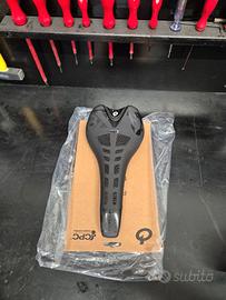 Sella prologo New scratch x8 cpc