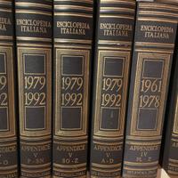 Enciclooedia treccani con mobile