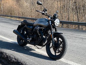 Moto Guzzi V7 850 Stone 2022