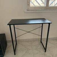 Scrivania piccolina nera da studio ufficio officin