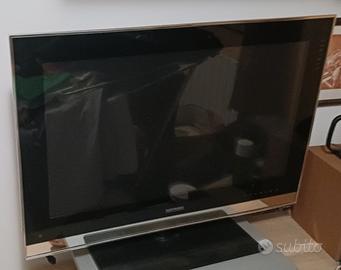 TV Hantarex 32" LCD Four Stripes.
