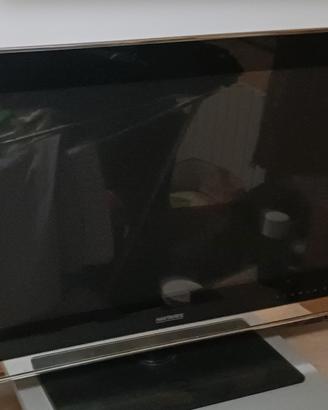 TV Hantarex 32" LCD Four Stripes.