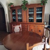 vecchia credenza + tavolo anni 70.