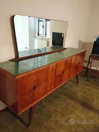 Mobile sala cn specchio
