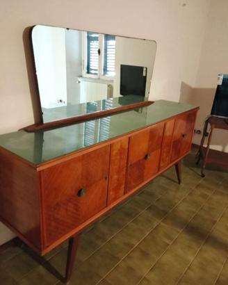 Mobile sala cn specchio