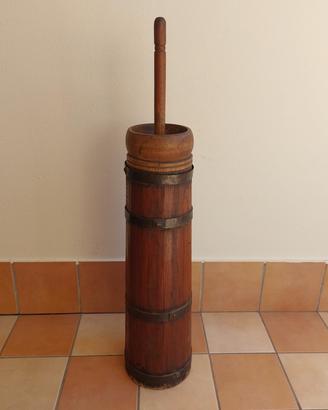 Zangola in legno per fare il burro