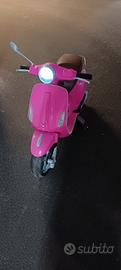 Vespa Piaggio elettrica per bambini Rosa