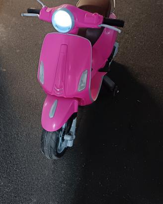 Vespa Piaggio elettrica per bambini Rosa