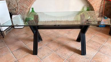 Tavolo con piano in vetro