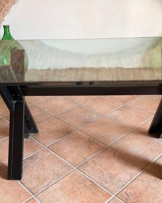 Tavolo con piano in vetro