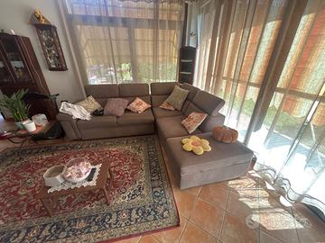 poltrone in casa, in buone condizioni