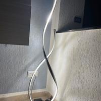 Lampada LED Moderna, Design Elegante,Luce Perfetta