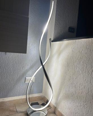 Lampada LED Moderna, Design Elegante,Luce Perfetta