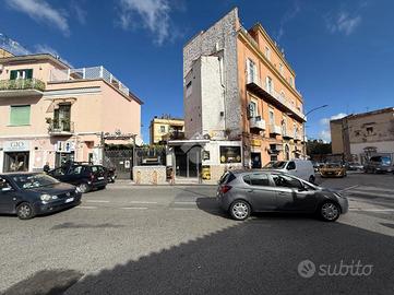 NEGOZIO A NAPOLI