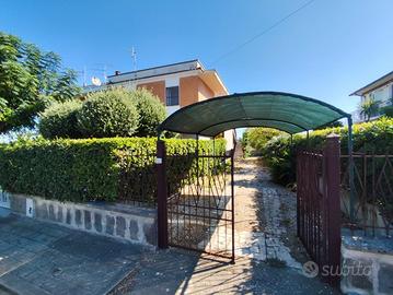 Tarquinia Lido con giardino