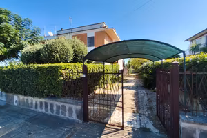 Tarquinia Lido con giardino