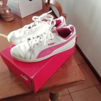 Scarpe puma rosa e bianche