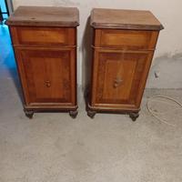 vecchi comodini in ciliegio 