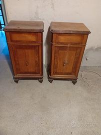 vecchi comodini in ciliegio 