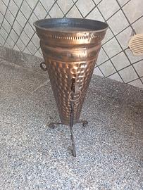 Portaombrelli vintage in rame martellato