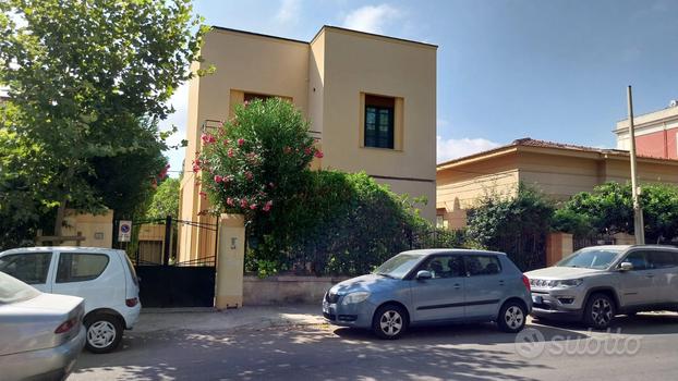 Mondello Appartamento arredato in villa