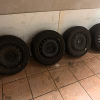 4 pneumatici con cerchi invernali 185/55 R15