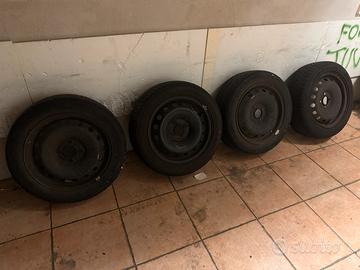 4 pneumatici con cerchi invernali 185/55 R15