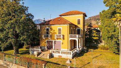 Villa di 480 m² con più di 5 locali e box auto a M