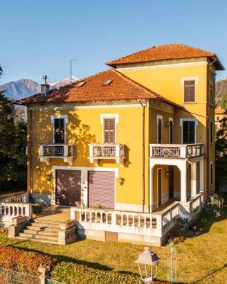 Villa di 480 m² con più di 5 locali e box auto a M