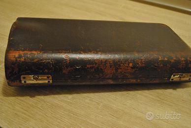 Antica custodia in legno per clarinetto